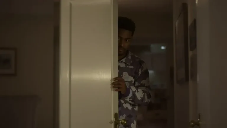 Specialisten zien een intrigerende trend: mensen die met de deur dicht slapen vertonen vaak minder gewaardeerde karaktereigenschappen wat hun relaties kan verstoren