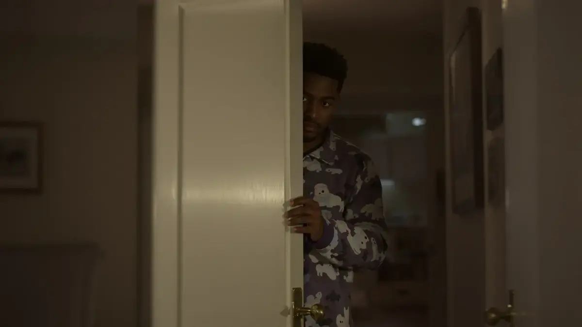 Specialisten zien een intrigerende trend: mensen die met de deur dicht slapen vertonen vaak minder gewaardeerde karaktereigenschappen wat hun relaties kan verstoren